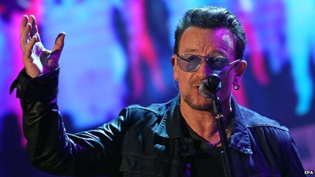 U2乐队主唱博诺向iTunes用户道歉