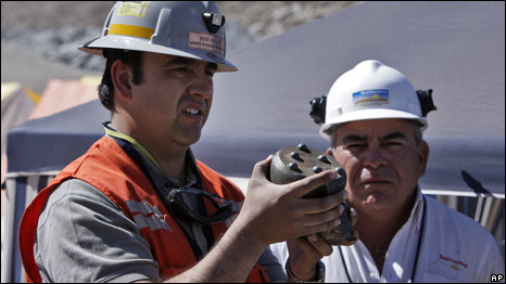 Trapped Miners Update 智利被困矿工营救计划提前