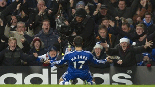 红军连败惨掉队 枪手取胜再登顶