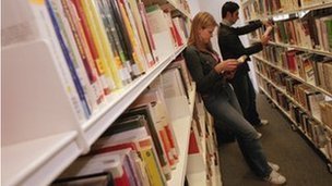 报告：英国许多有才华年轻人读不起研究生