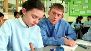 顶尖毕业生培训当教师可获超2万镑奖学金