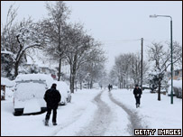 Heavy Snow Hits the UK 大雪袭英国