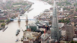 The Shard stands tall over London 欧洲最高建筑——碎片大厦高耸伦敦