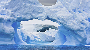 Storing ice in the Antarctic 在南极储存冰