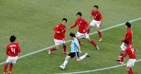 Messi VS Maradona 梅西能否成为马拉多纳第二？