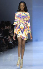 英国时装奖垂青18岁黑人名模