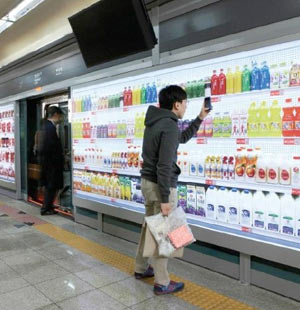 韩国地铁站开虚拟超市 可用手机拍照购物