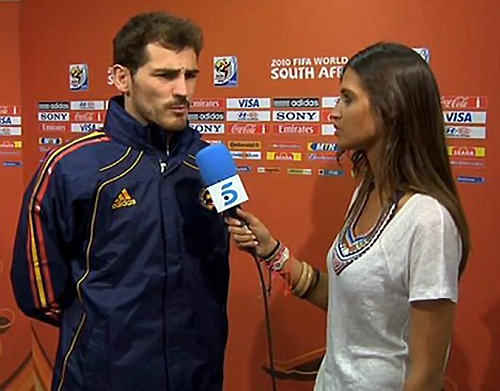 Casillas' gilfriend interviews Spainish player
