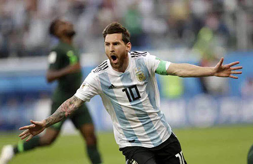 梅西上线,阿根廷惊险晋级!马拉多纳为阿根廷表