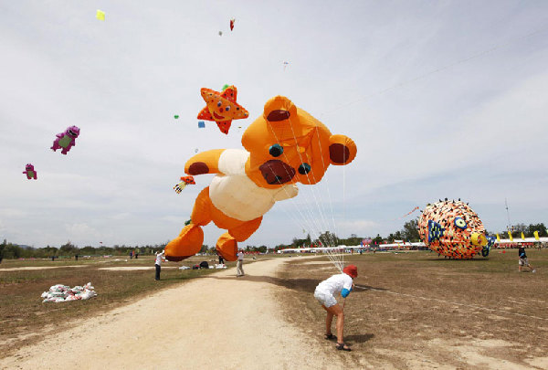 Kite festival kicks off in Thailand