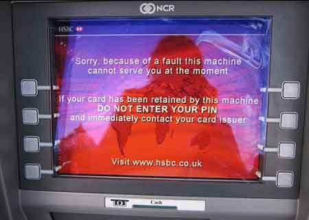 英国ATM机出错吐双倍现金 银行称不必归还