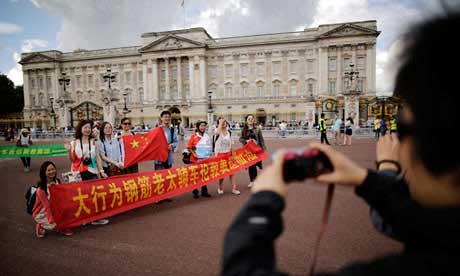 中国游客海外不文明行为遭警告