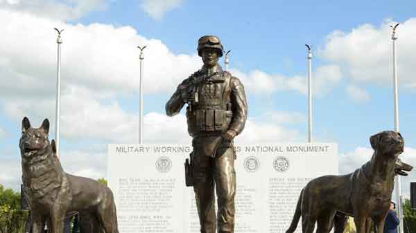 美国为军犬建立首座国家纪念碑