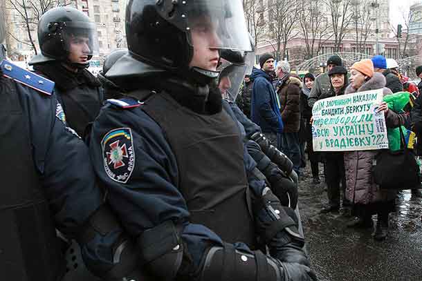 乌克兰警方驱散示威者 和谈前景不乐观