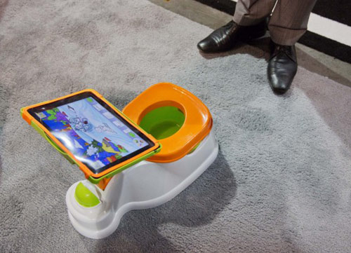 Ipad婴儿座椅引发对婴儿屏幕时间的关注