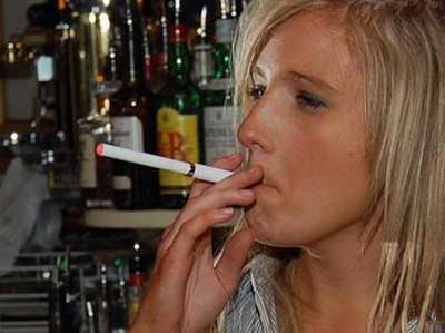 英国禁止向18岁以下的未成年人出售电子烟