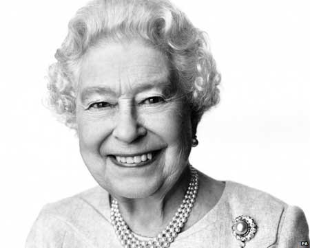 英女王迎来88岁寿辰 王室公布其最新肖像照
