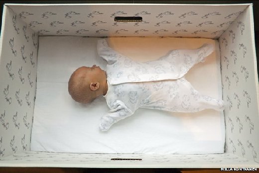 芬兰宝宝为何睡纸箱？