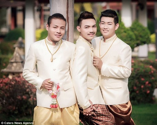 全球首例男同性恋三人婚礼