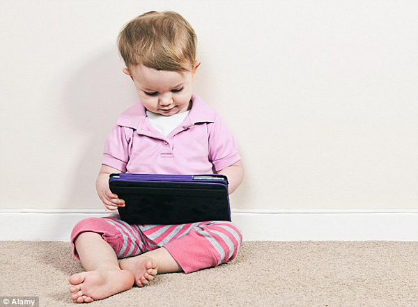 宝宝一出生就该给他们iPad?