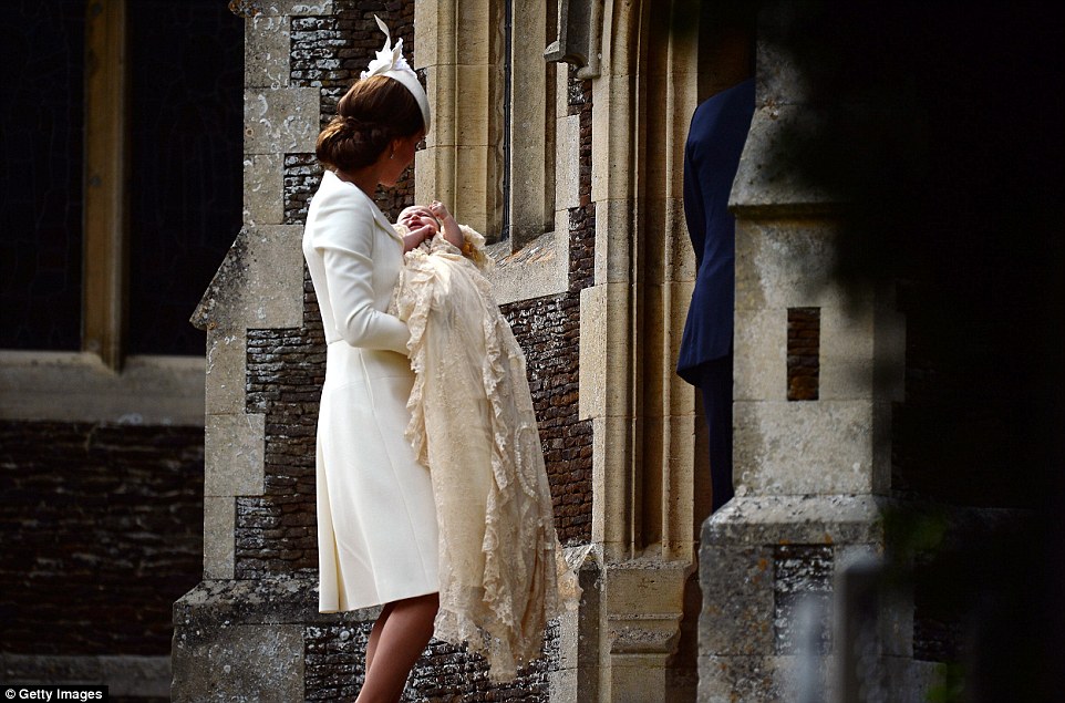 英国小公主受洗 小王子抢镜