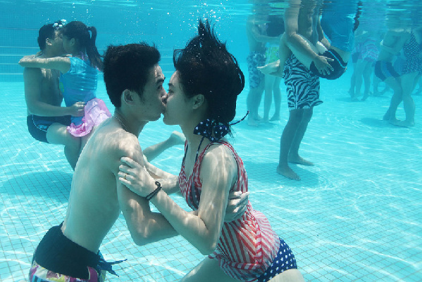 Couples pucker up underwater