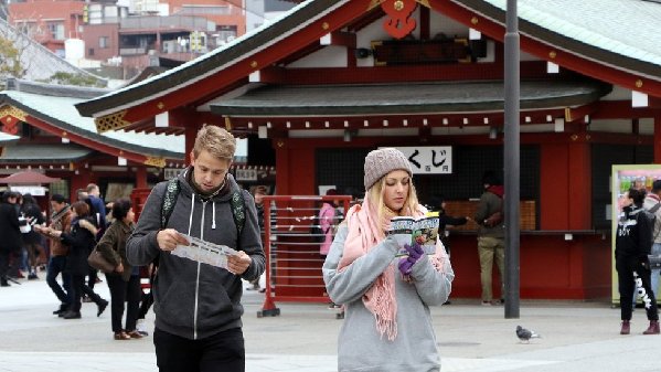 日本推出多语言电话翻译服务吸引外国游客