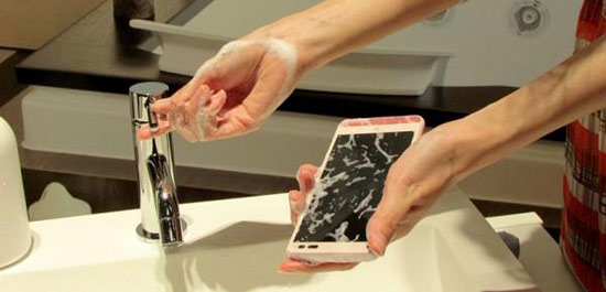 日本公司推出世界第一台可洗手机