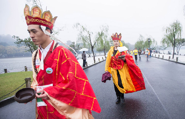 Cosplayers in Hangzhou Marathon