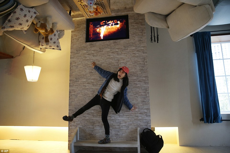 在天花板上跳舞：台湾“倒立”房屋吸眼球