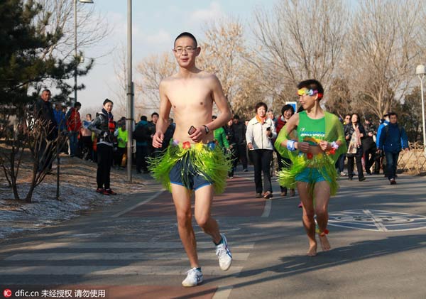 北京“光猪跑”奇葩造型秀