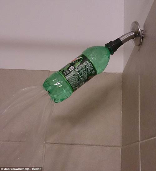 奇葩DIY：塑料瓶喷头 扫把雨刮器