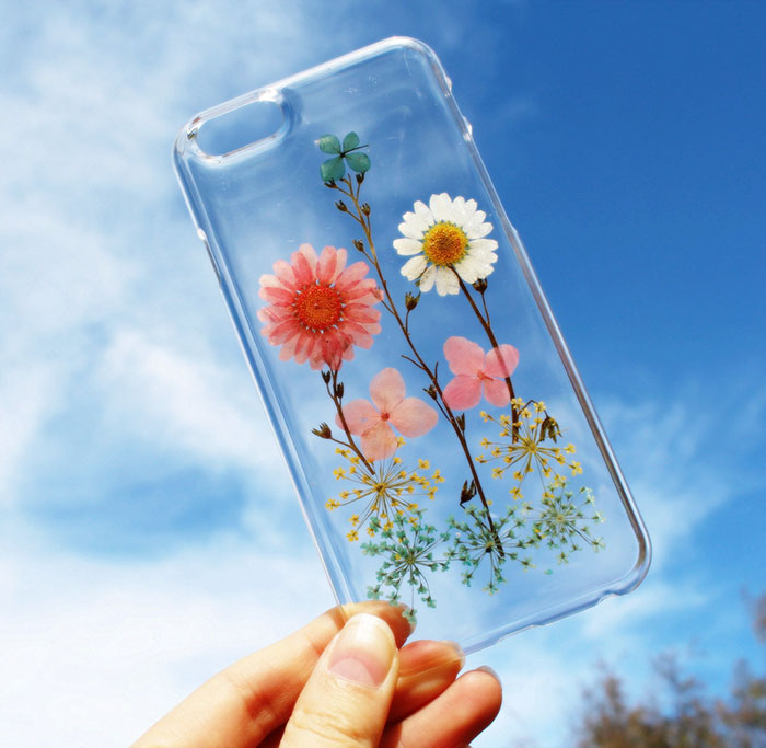 用鲜花做成的手机壳你见过吗？（组图）