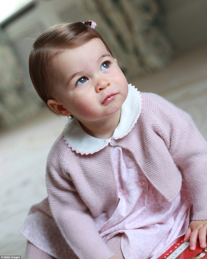 夏洛特小公主一周岁啦!王室发布最新照片(组图