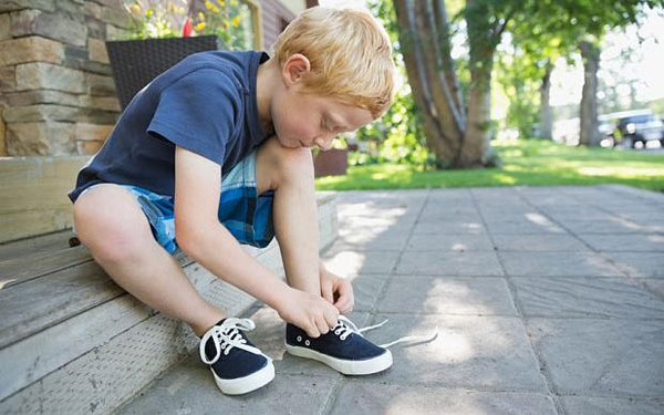 研究：儿童上课不穿鞋 表现更出色
