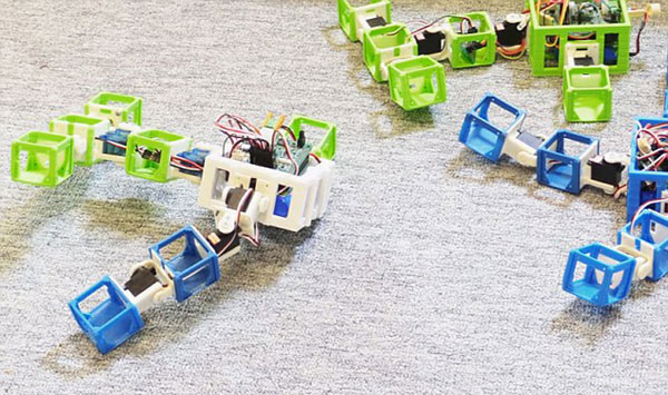 荷兰诞生首个机器人婴儿 机器人也可交配生子
