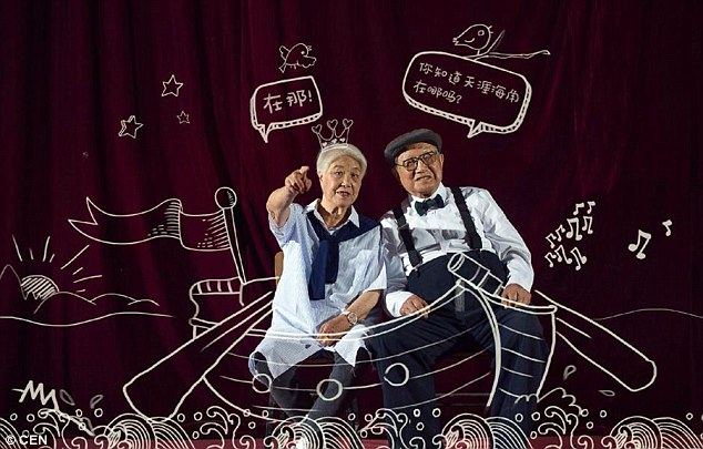 河北九旬老夫妻拍时尚大片庆祝结婚64年（组图）