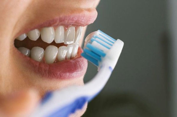 一天应该刷几次牙?专家教你怎样刷牙才对牙齿