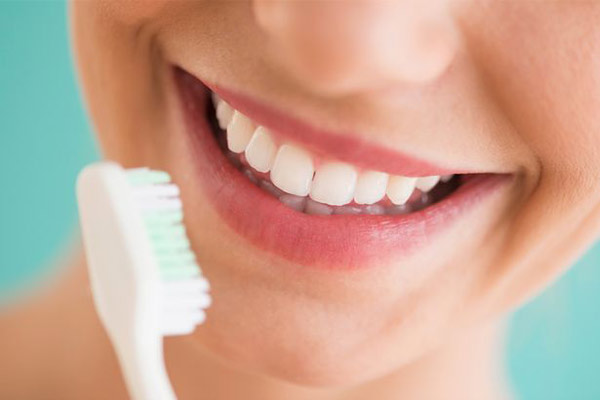 一天应该刷几次牙？专家教你怎样刷牙才对牙齿最好
