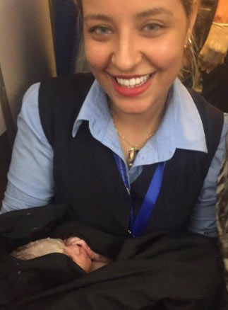 巴拉克航空公司飞机上出生的婴儿可终生享免费机票