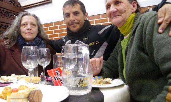 西班牙罗宾汉餐厅'劫富济贫'