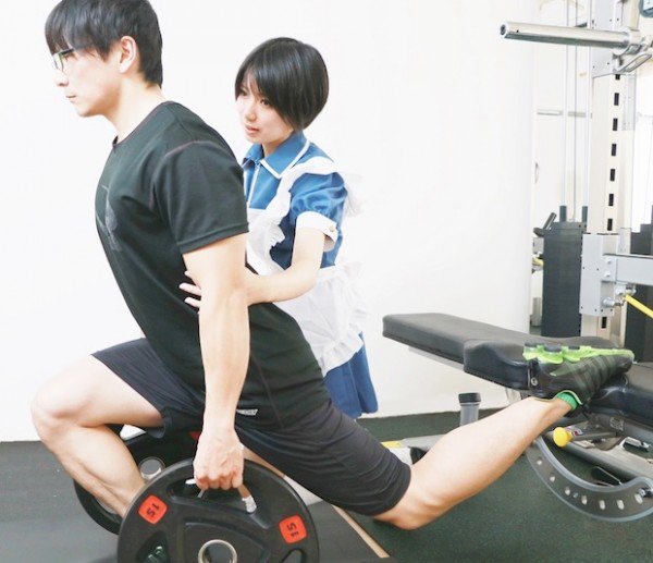 日本健身馆：美丽“女仆”相陪 健身更有动力
