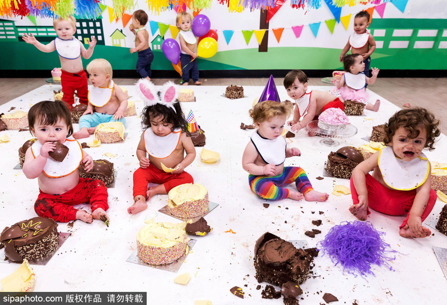 英国一超市举行“砸蛋糕派对” 熊孩子们放飞自我开砸庆生（组图）
