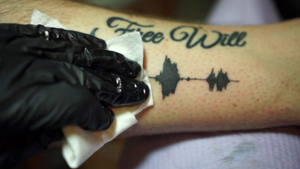 纹身艺术家打造可收听的“声波纹身”