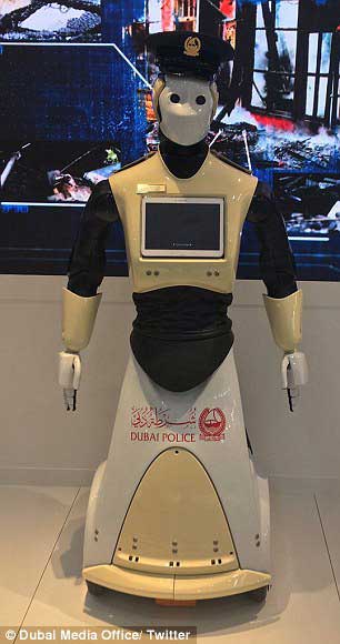 迪拜机器人警察上岗 会六种语言