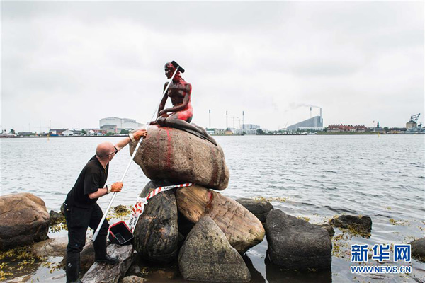 抗议捕鲸，丹麦小美人鱼雕像被喷红漆