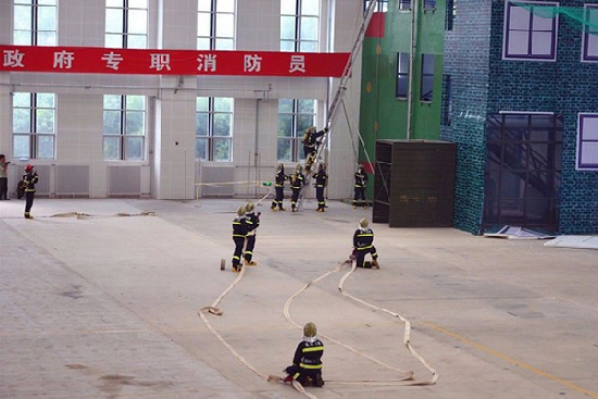 北京首批社招职业消防员上岗 年薪10万