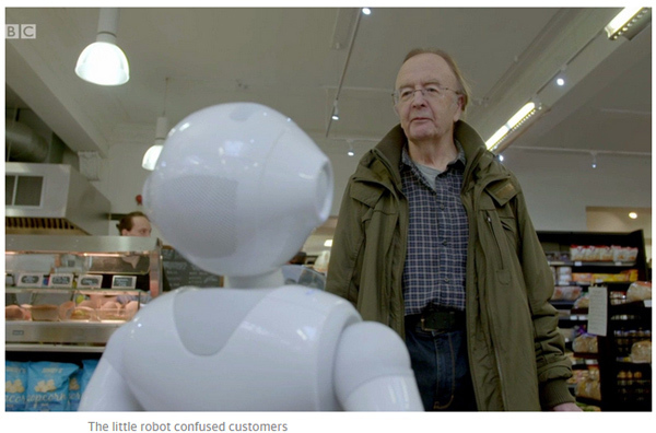 超市机器人因失职被解雇 员工依依惜别