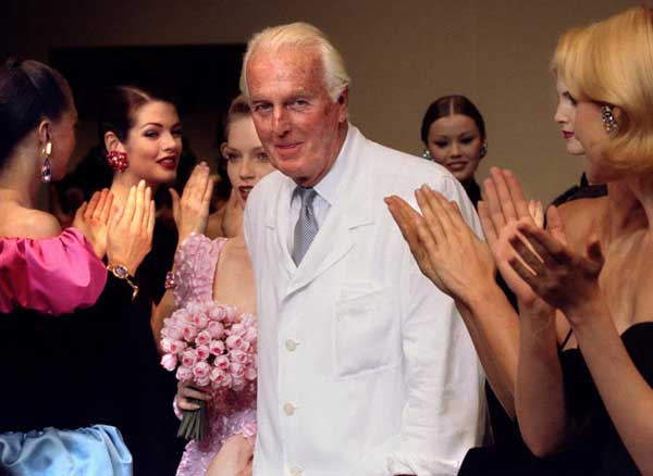 法国时尚大师纪梵希去世 与赫本友谊长达40年
