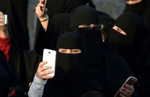 沙特出新规：偷窥配偶手机属刑事犯罪 或被判一年监禁